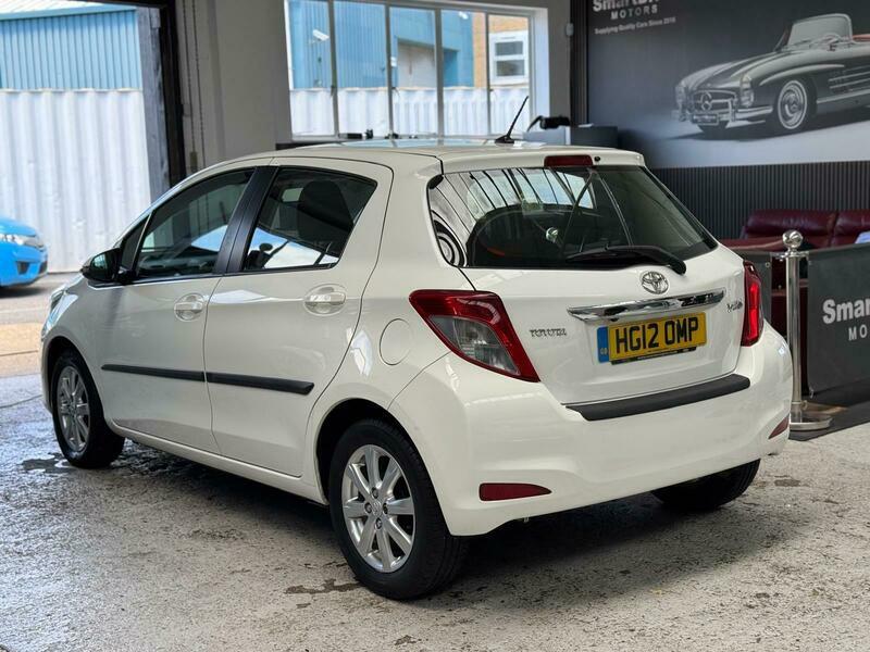 Toyota Yaris Vvt-i Tr HG12OMP White #2