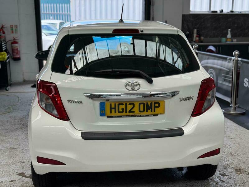 Toyota Yaris Vvt-i Tr HG12OMP White #3