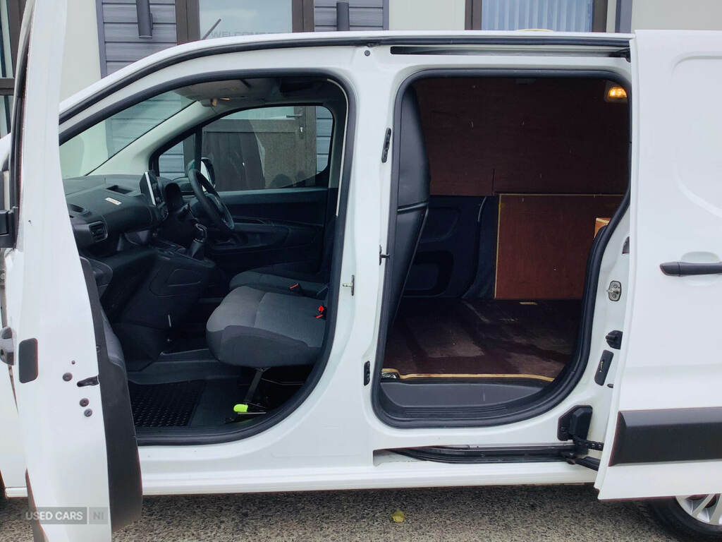 Citroen Berlingo Diesel White #9