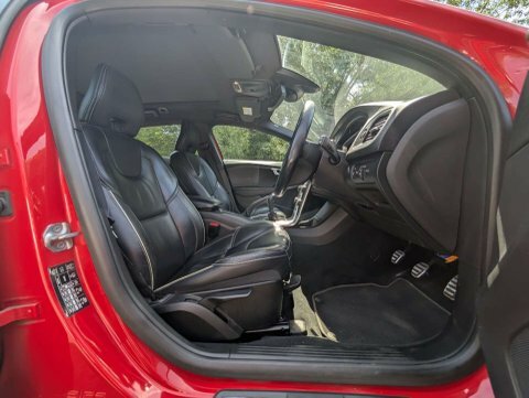 Volvo V40 1.6 V40 R-design AC14ADC Red #2