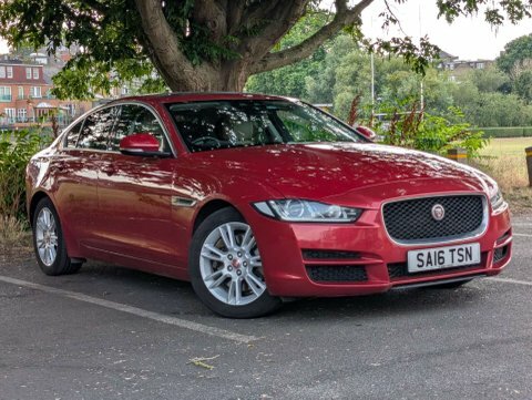 Jaguar XE 2.0 Xe Prestige Red