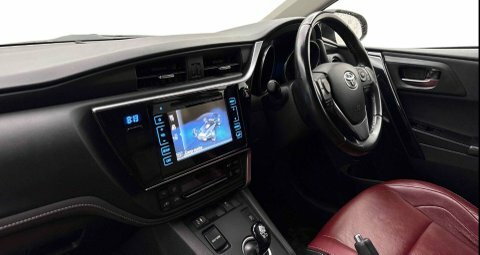 Toyota Auris 1.8 Auris Design Red #2