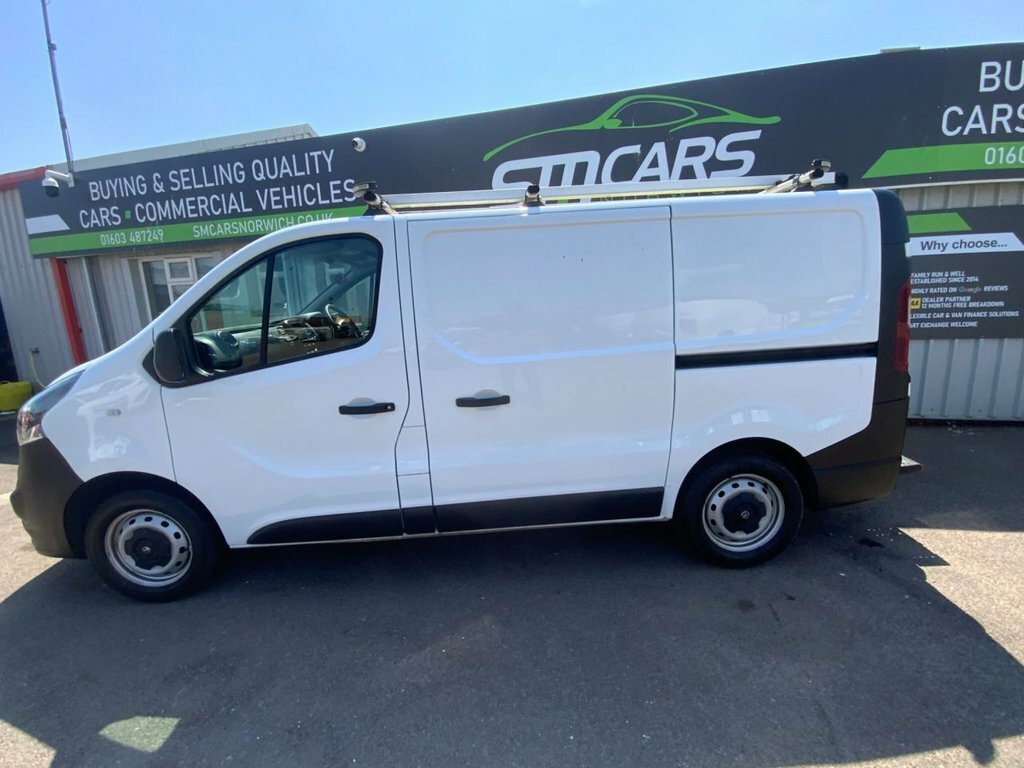 Vauxhall Vivaro Mpv FH18URK White #6