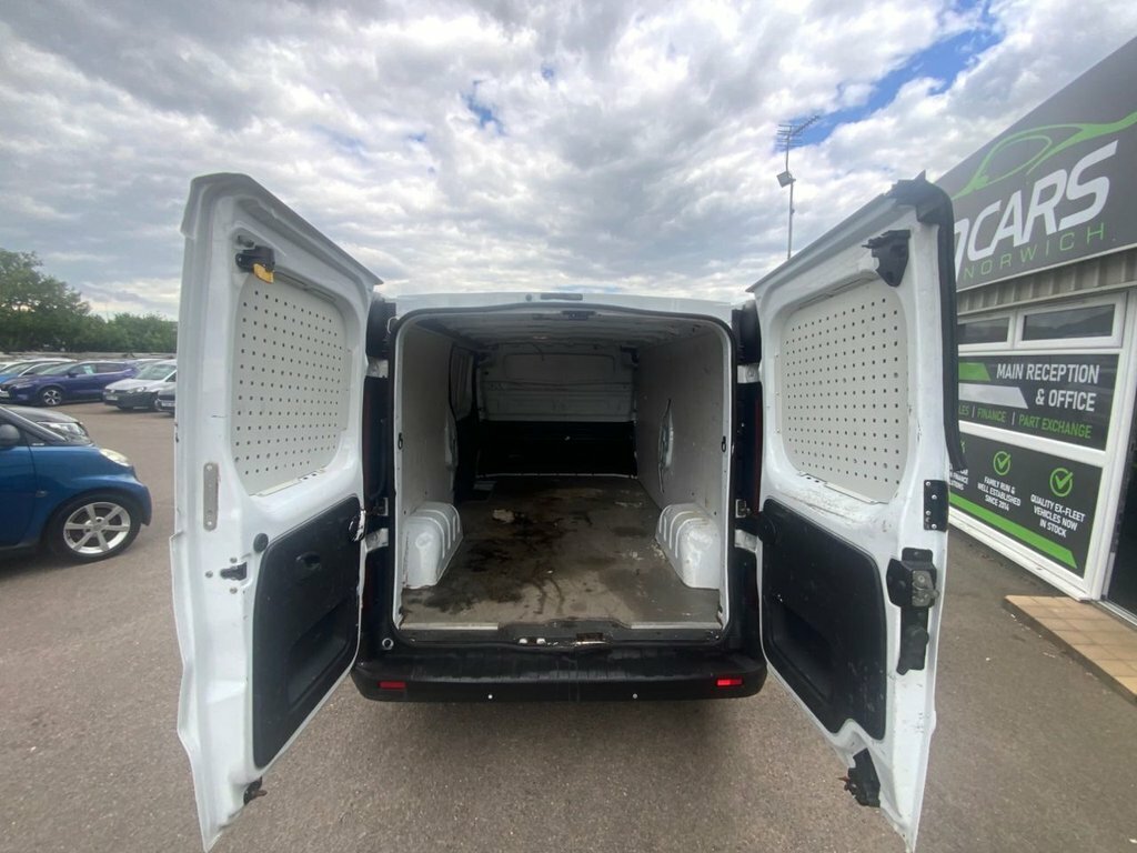 Vauxhall Vivaro Mpv White #2