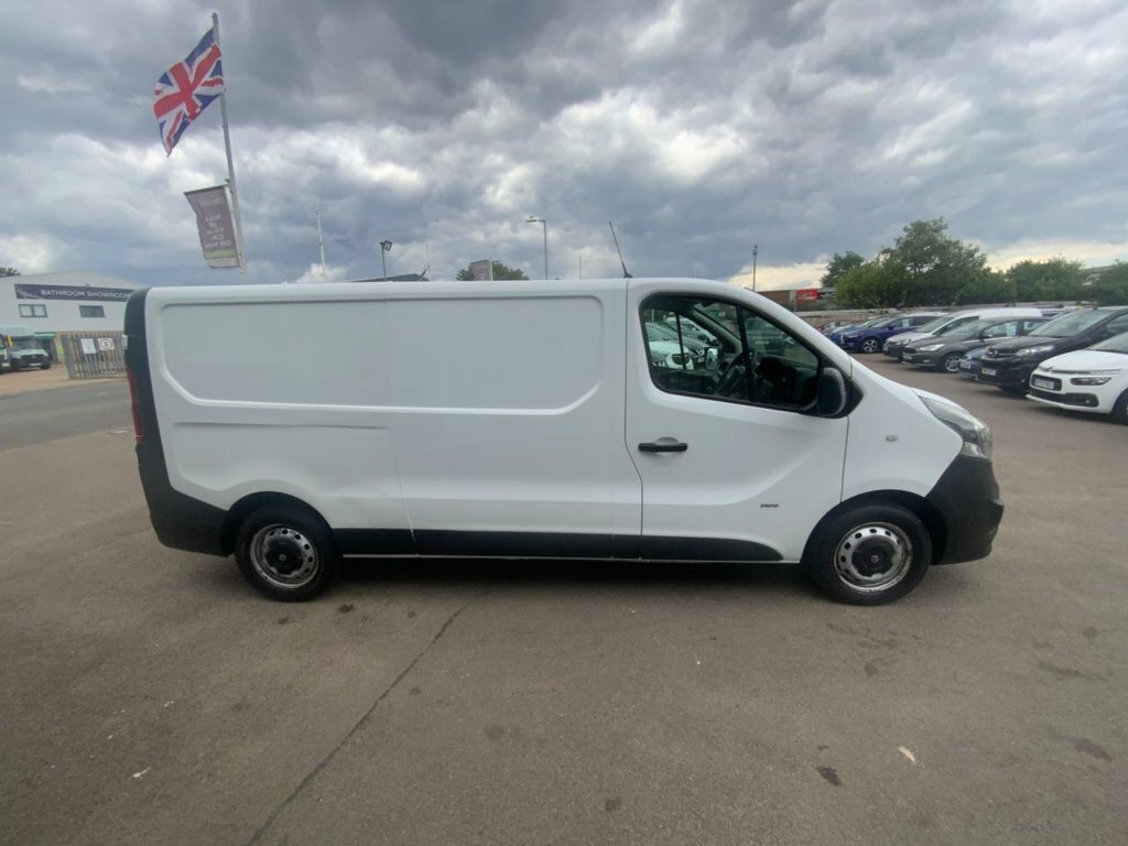 Vauxhall Vivaro Mpv White #3