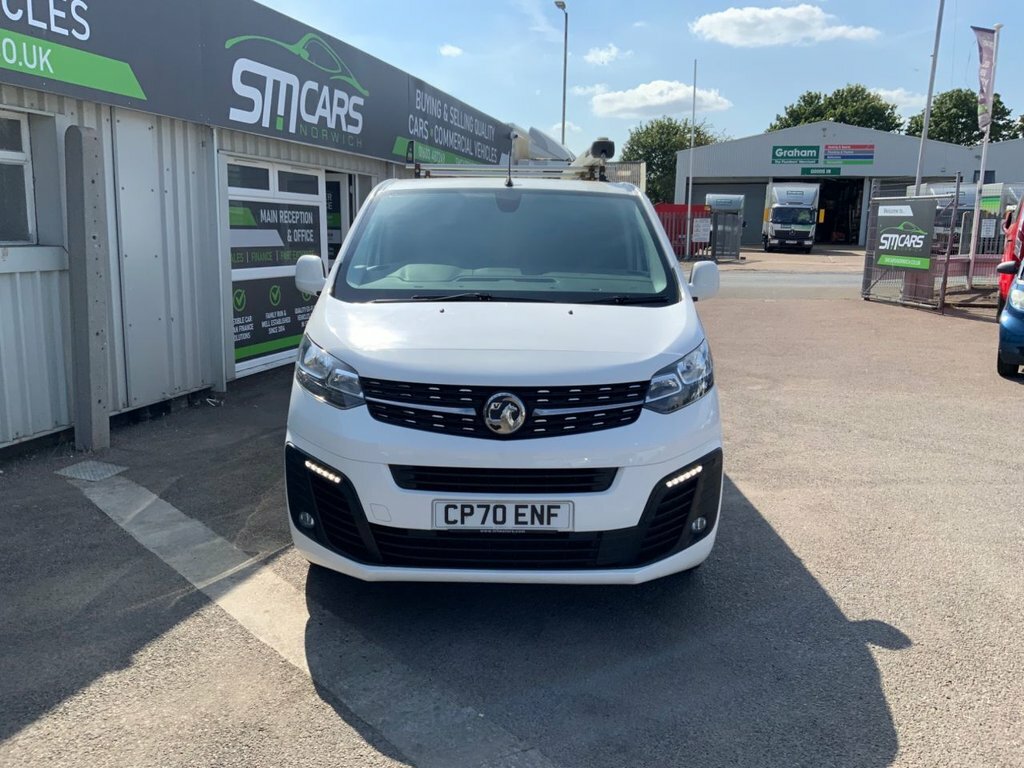 Vauxhall Vivaro 2L Sportive White #2