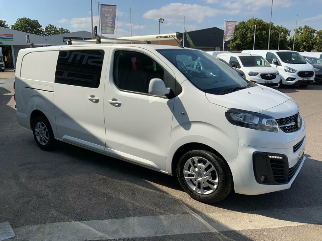 Vauxhall Vivaro 2L Sportive White #4