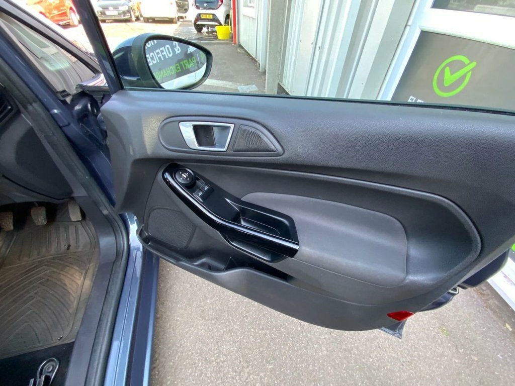 Ford Fiesta 1.25 Zetec Hatchback Euro 5 82 White #8