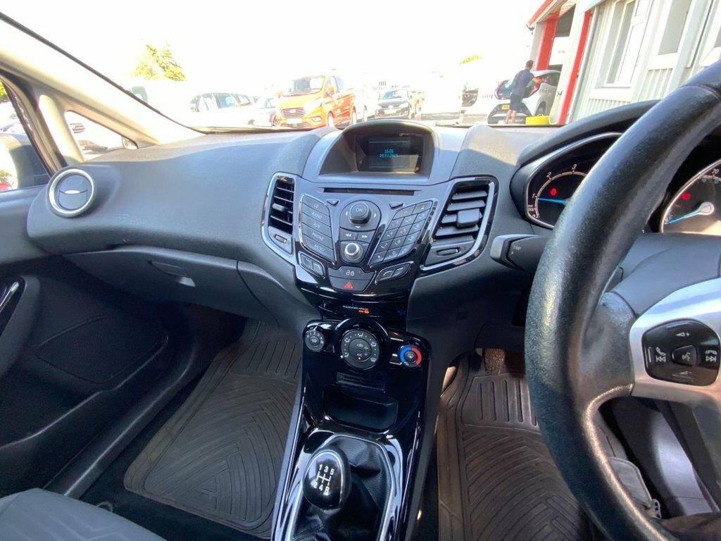Ford Fiesta 1.25 Zetec Hatchback Euro 5 82 White #16