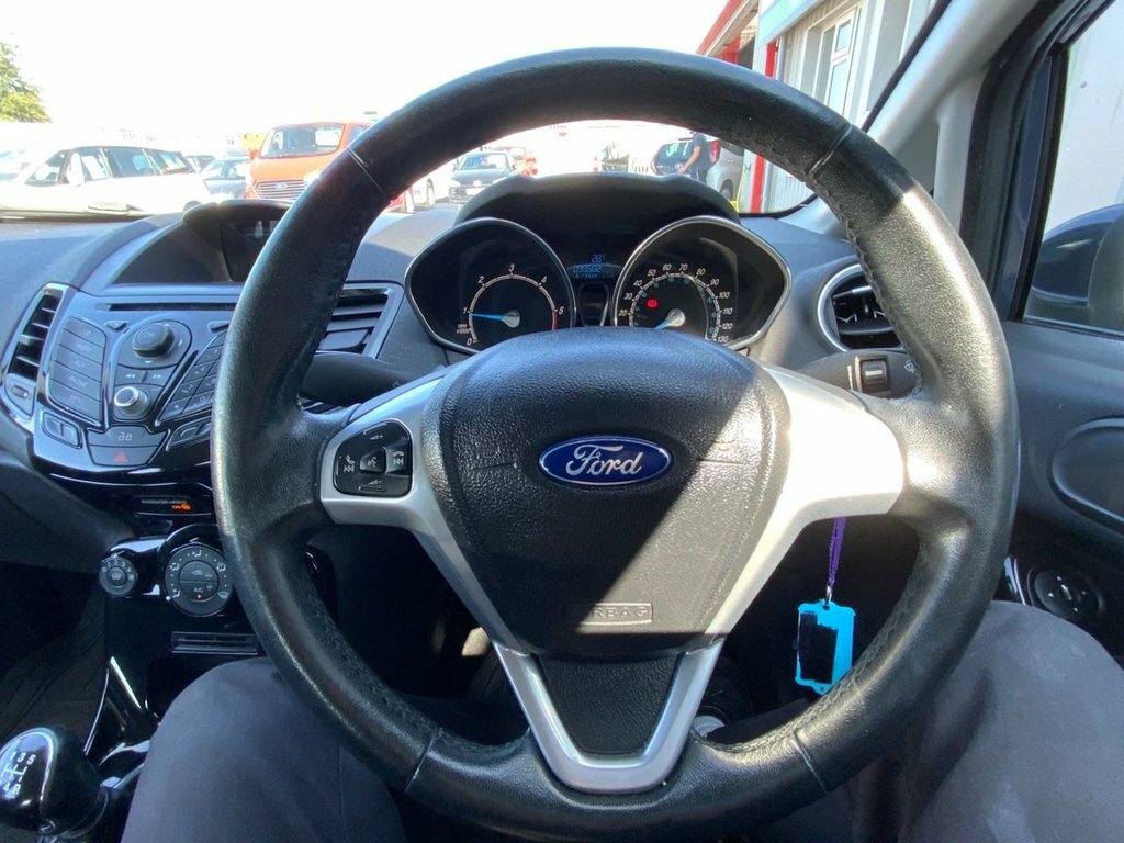 Ford Fiesta 1.25 Zetec Hatchback Euro 5 82 White #14