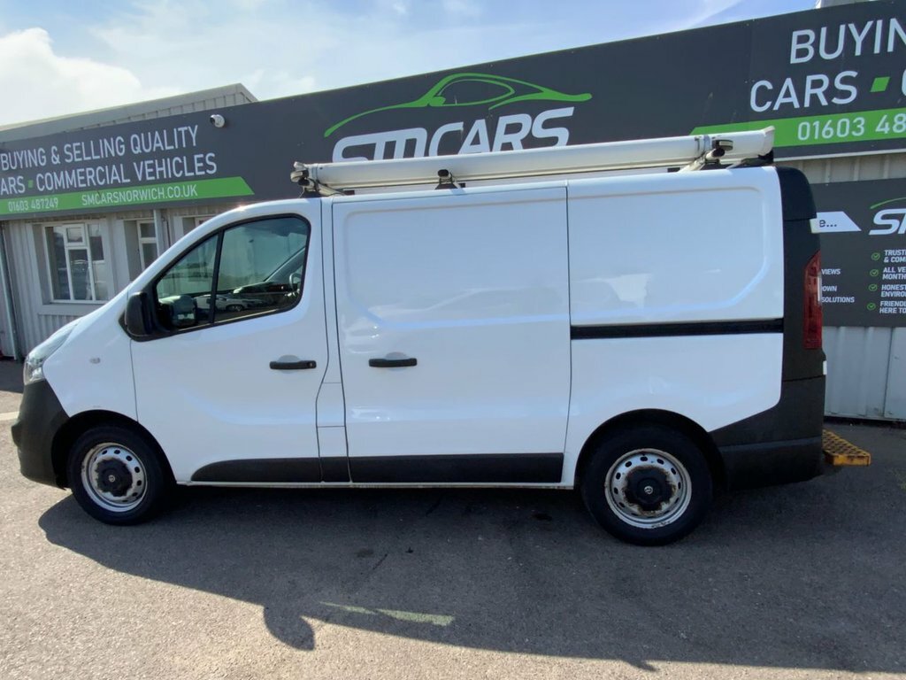 Vauxhall Vivaro Mpv White