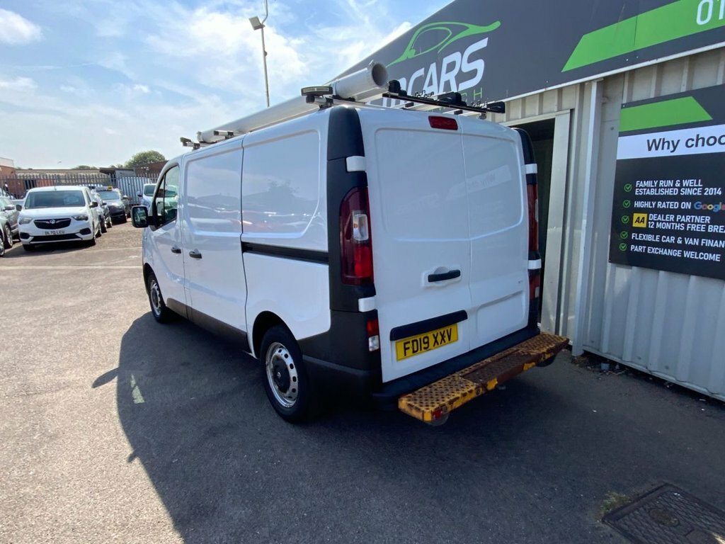 Vauxhall Vivaro Mpv FD19XXV White #2