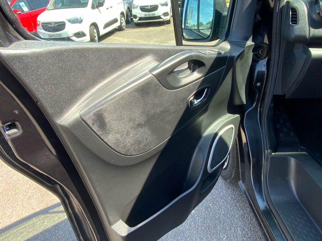 Vauxhall Vivaro 1.6L Sportive DS69CWG Black #2