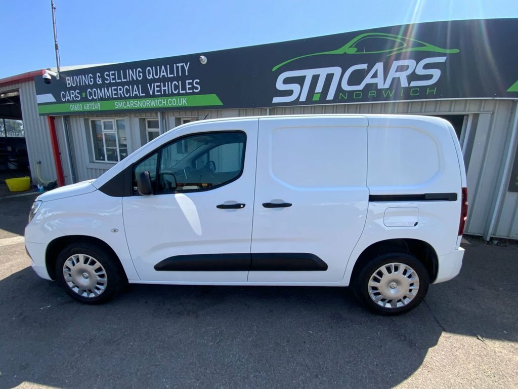 Vauxhall Combo 1.6L Sportive White #4