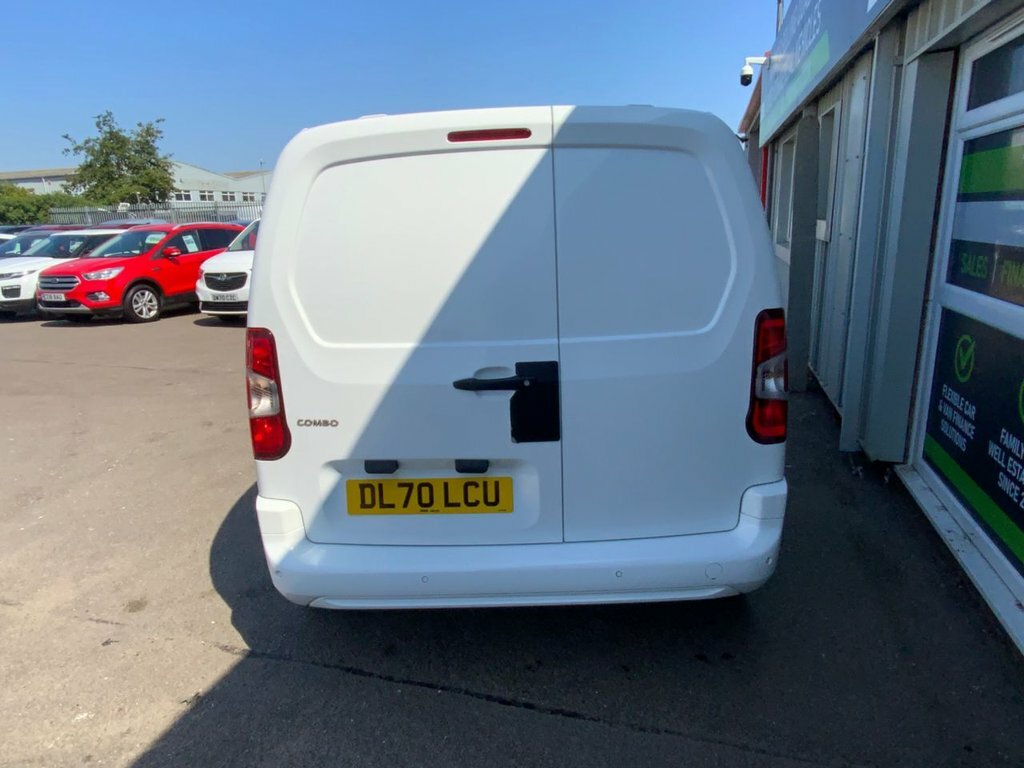 Vauxhall Combo 1.6L Sportive White #6