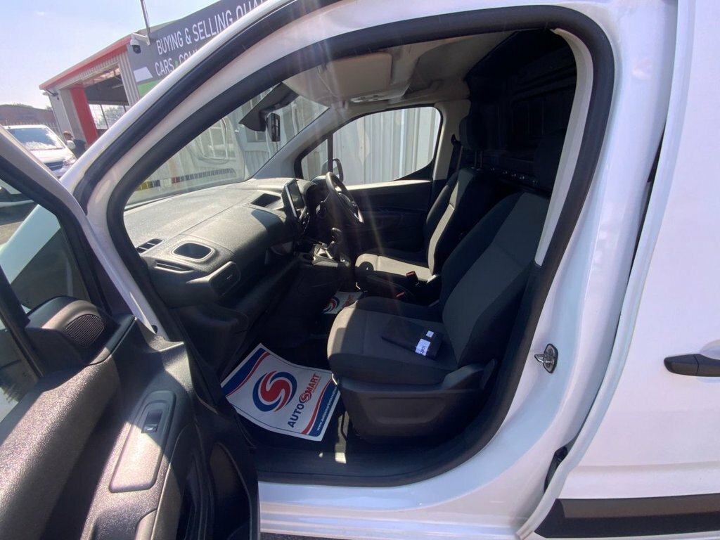 Vauxhall Combo 1.5L Sportive White #6