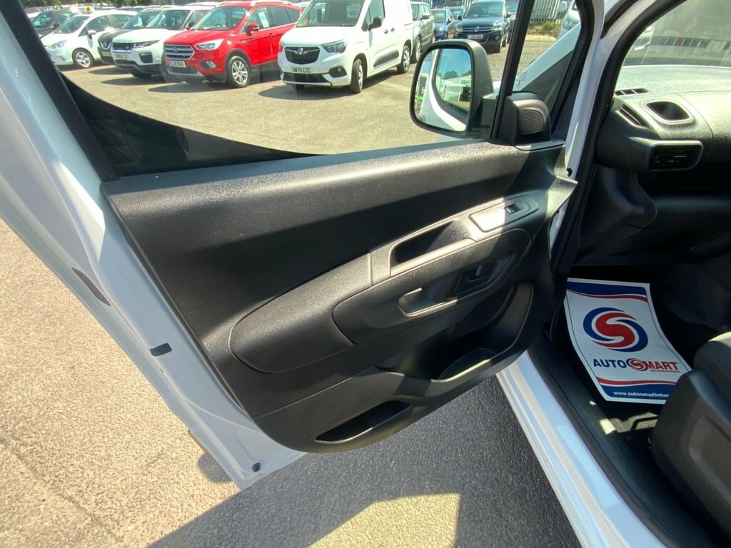 Vauxhall Combo 1.5L Sportive White #5