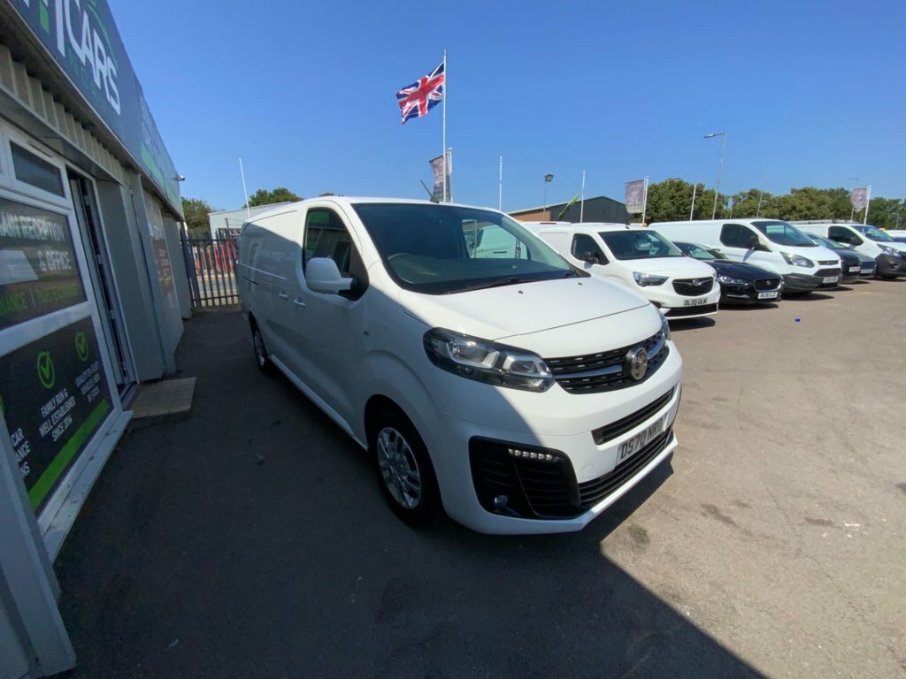 Vauxhall Vivaro 1.5L Sportive White #4