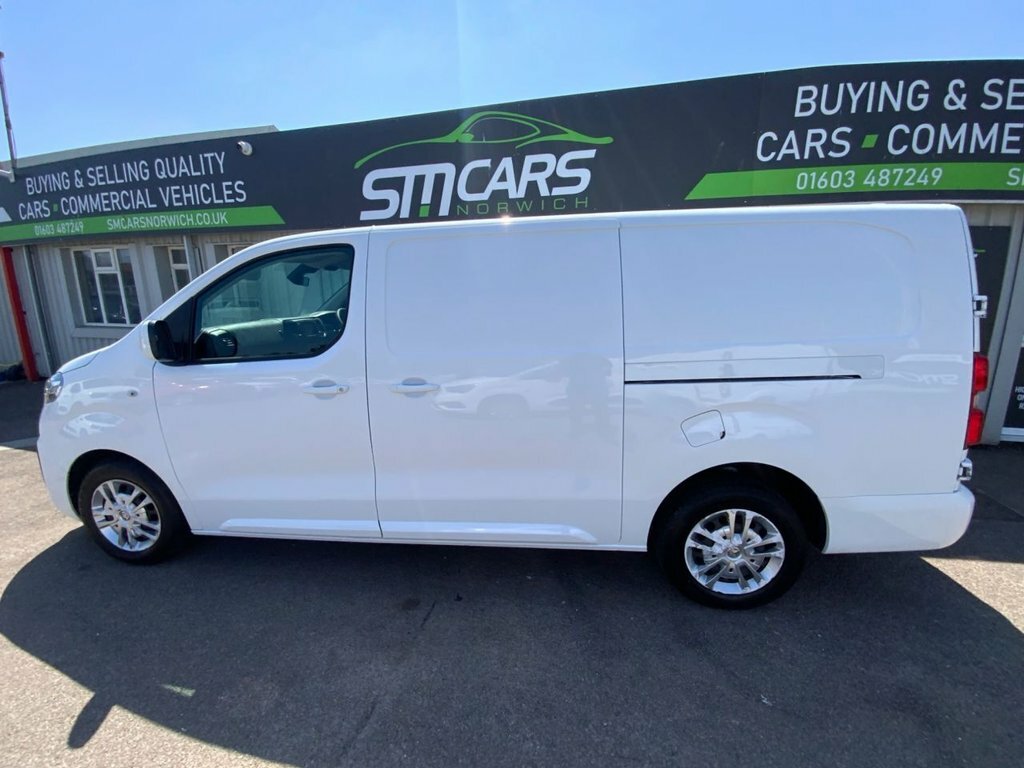 Vauxhall Vivaro 1.5L Sportive White #2