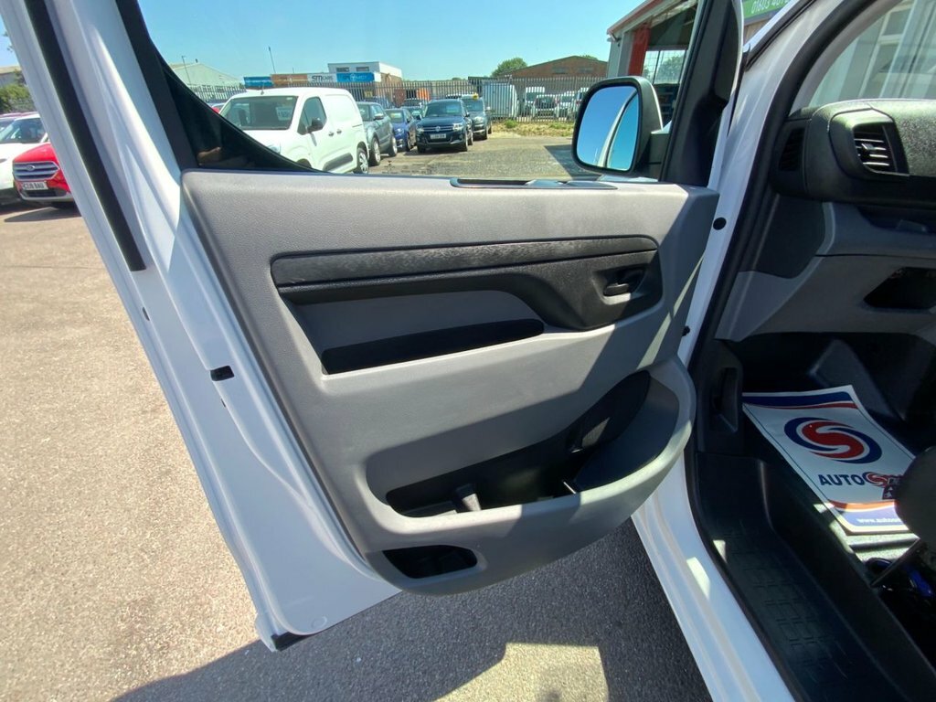 Vauxhall Vivaro 1.5L Sportive White #6