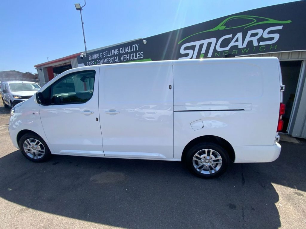 Vauxhall Vivaro 1.5L Sportive White #5