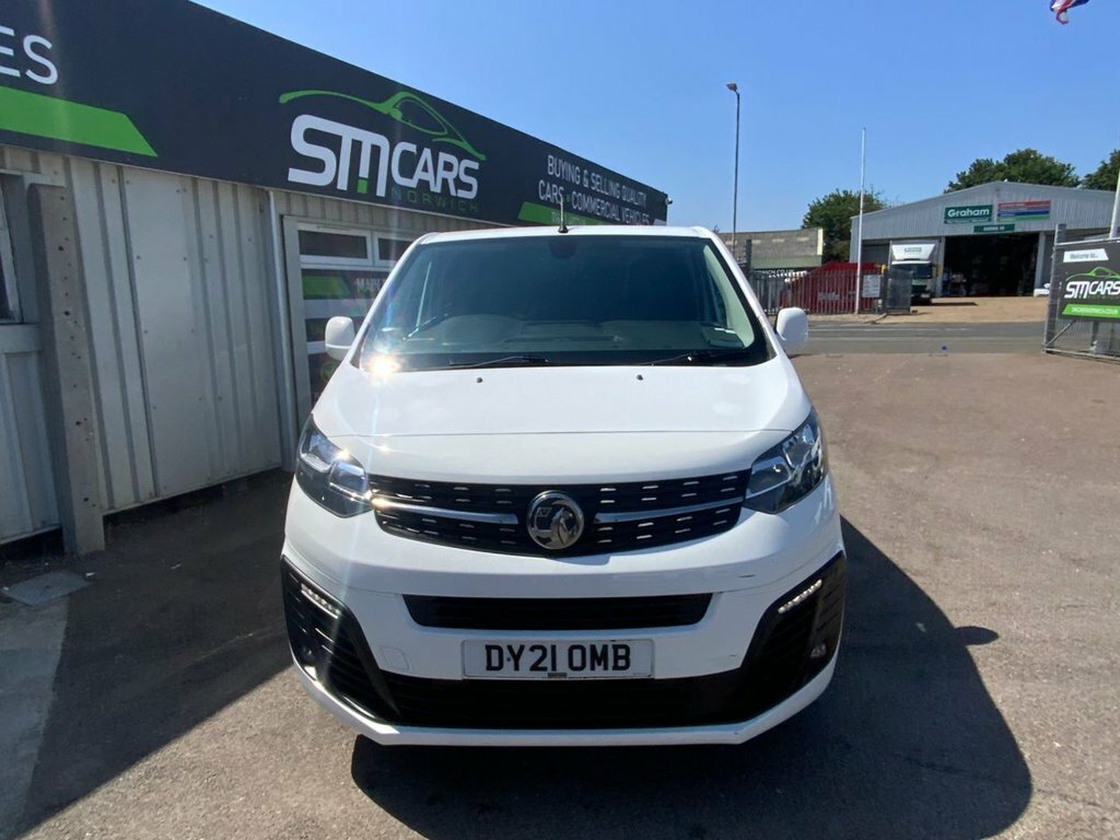 Vauxhall Vivaro 1.5L Sportive White #2