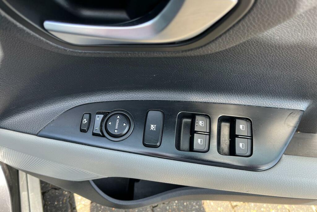 Kia Stonic Maxx Red #16