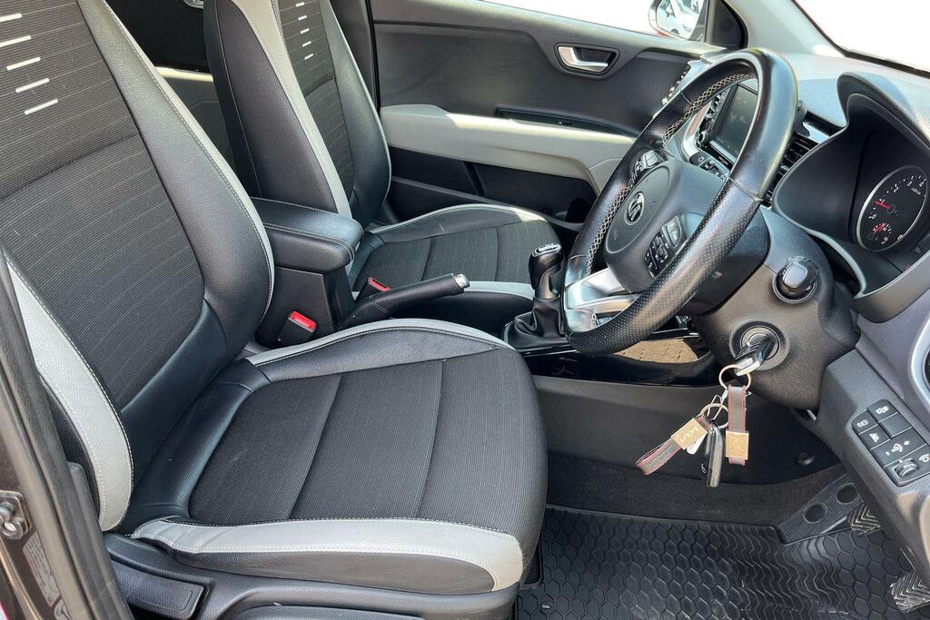 Kia Stonic Maxx Red #8