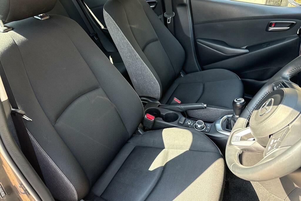 Mazda 2 1.5 Skyactiv G 75 Centre-line White #20