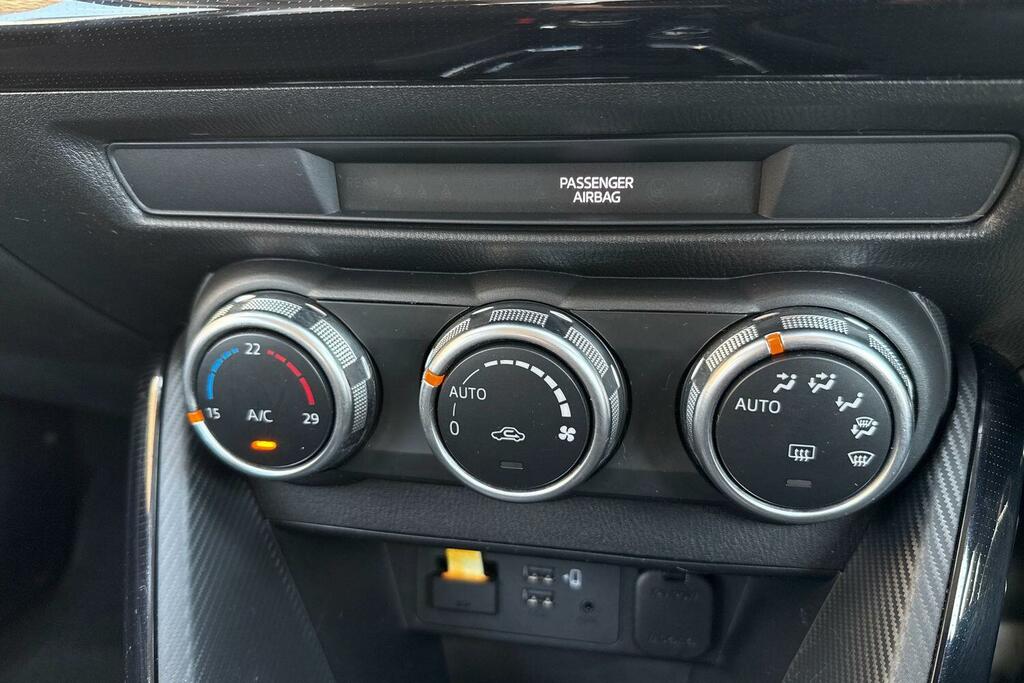 Mazda 2 1.5 Skyactiv G 75 Centre-line White #29