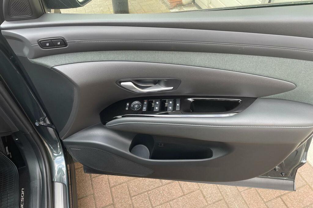 Hyundai Tucson Advance White #16