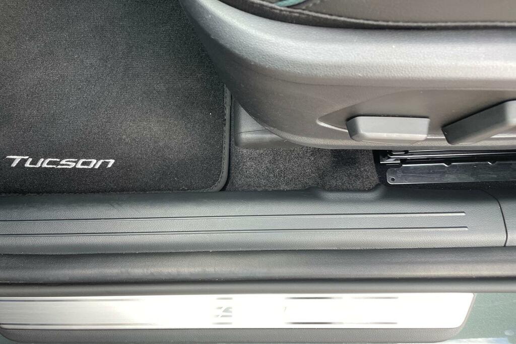 Hyundai Tucson Advance White #27