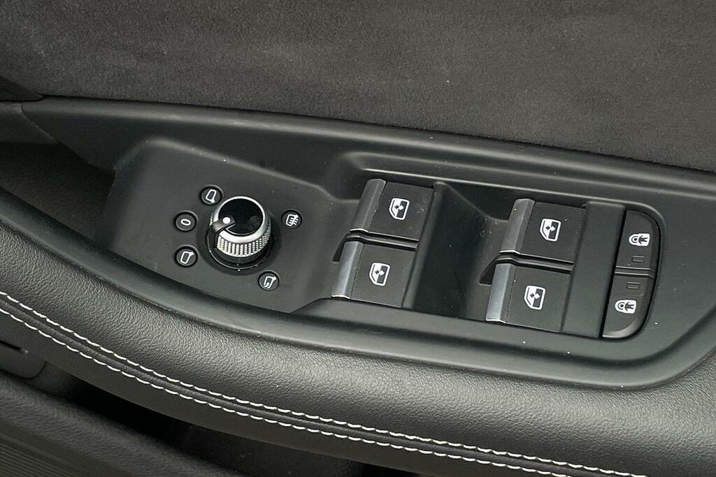 Audi A4 40 Tfsi 204 Black Edition S Tronic  #16