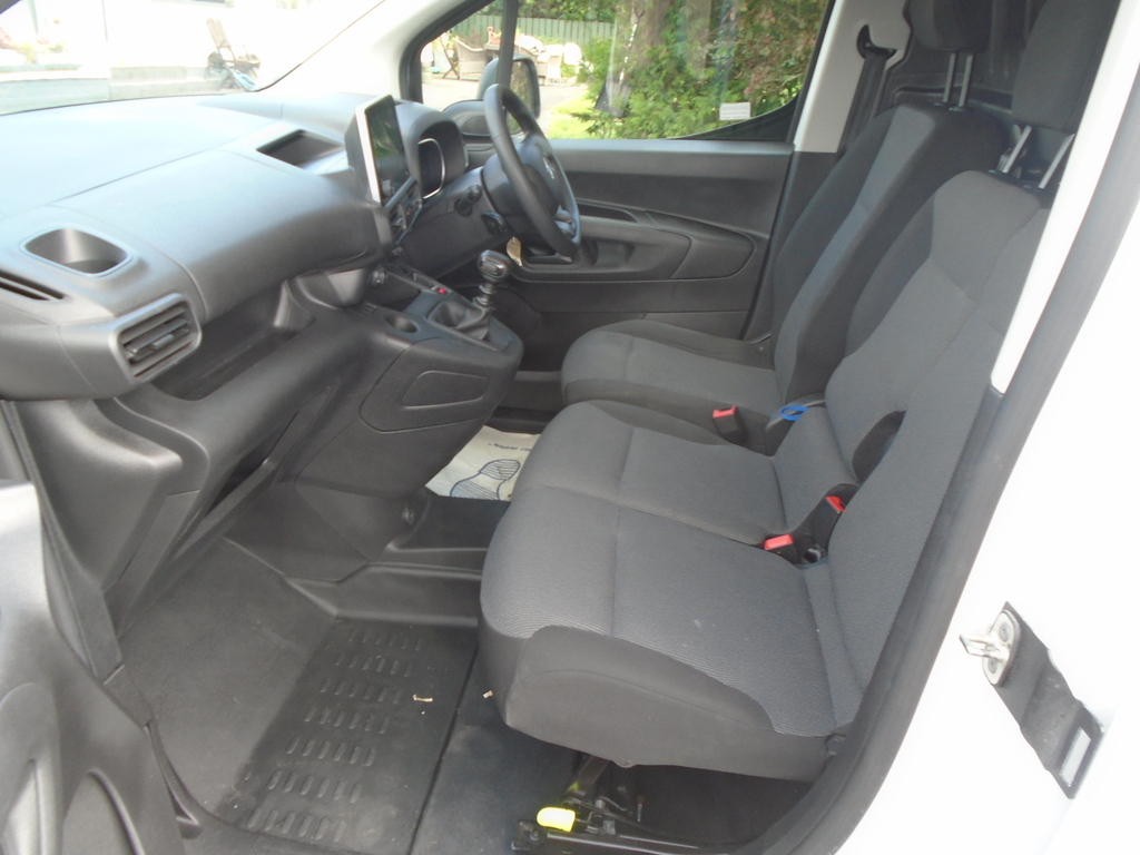 Citroen Berlingo Enterprise 100Hp. White #4