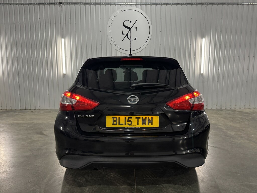 Nissan Pulsar Hatchback 1.2 Dig-t Tekna 2015 Black #3