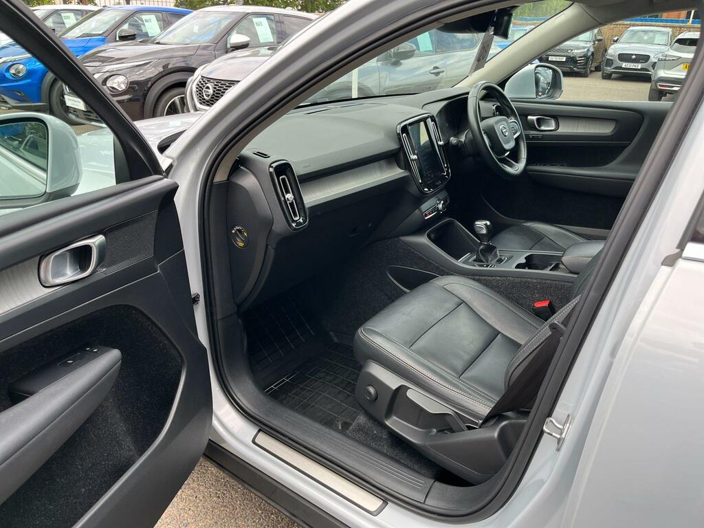 Volvo XC40 1.5 T3 Inscription Euro 6 Ss CK20UJO Silver #2