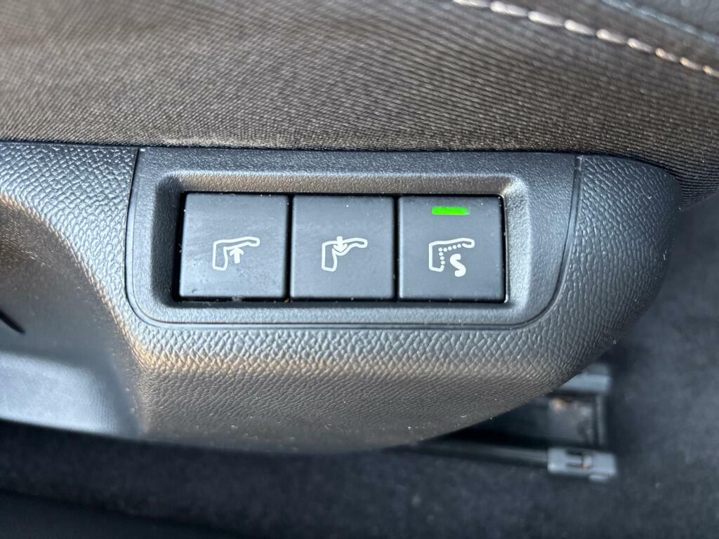 Vauxhall Mokka-e 50Kwh Sri Nav Premium White #19