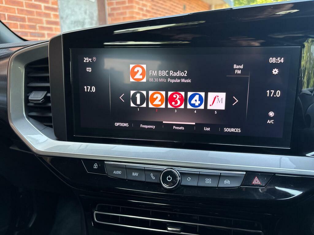 Vauxhall Mokka-e 50Kwh Sri Nav Premium White #27