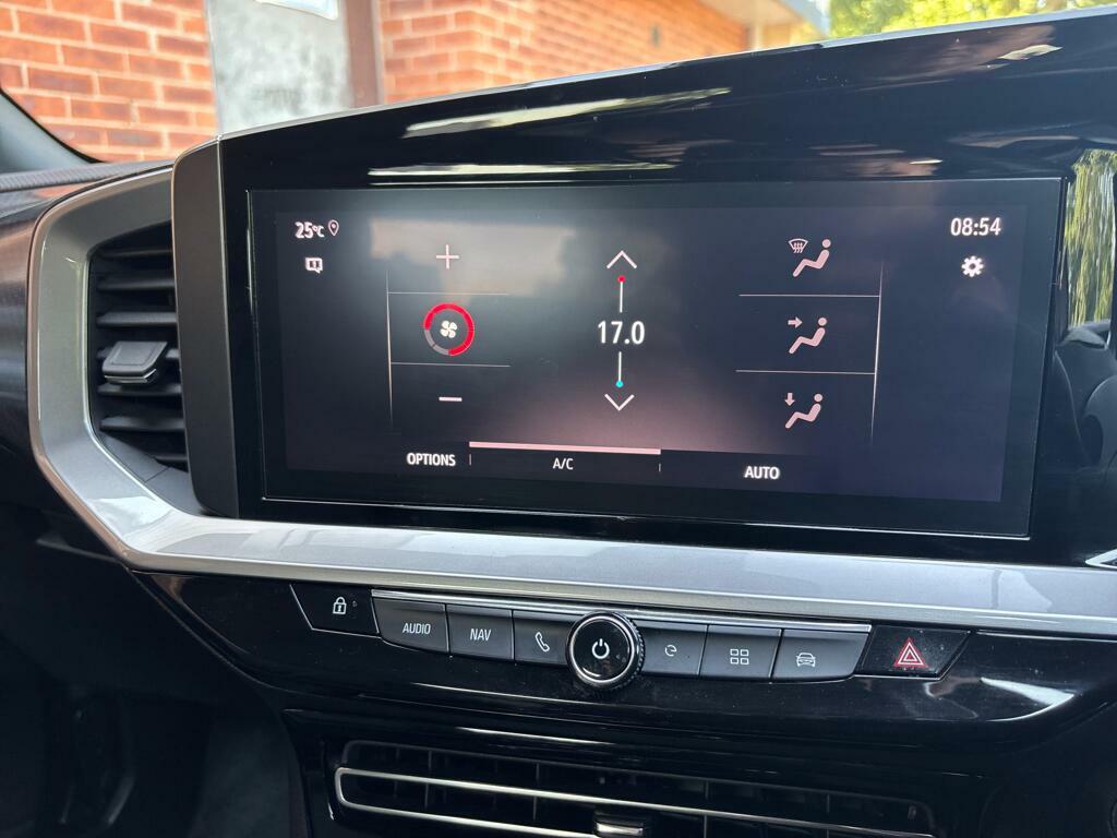 Vauxhall Mokka-e 50Kwh Sri Nav Premium White #26