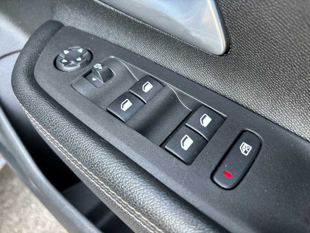 Vauxhall Mokka-e 50Kwh Sri Nav Premium White #18