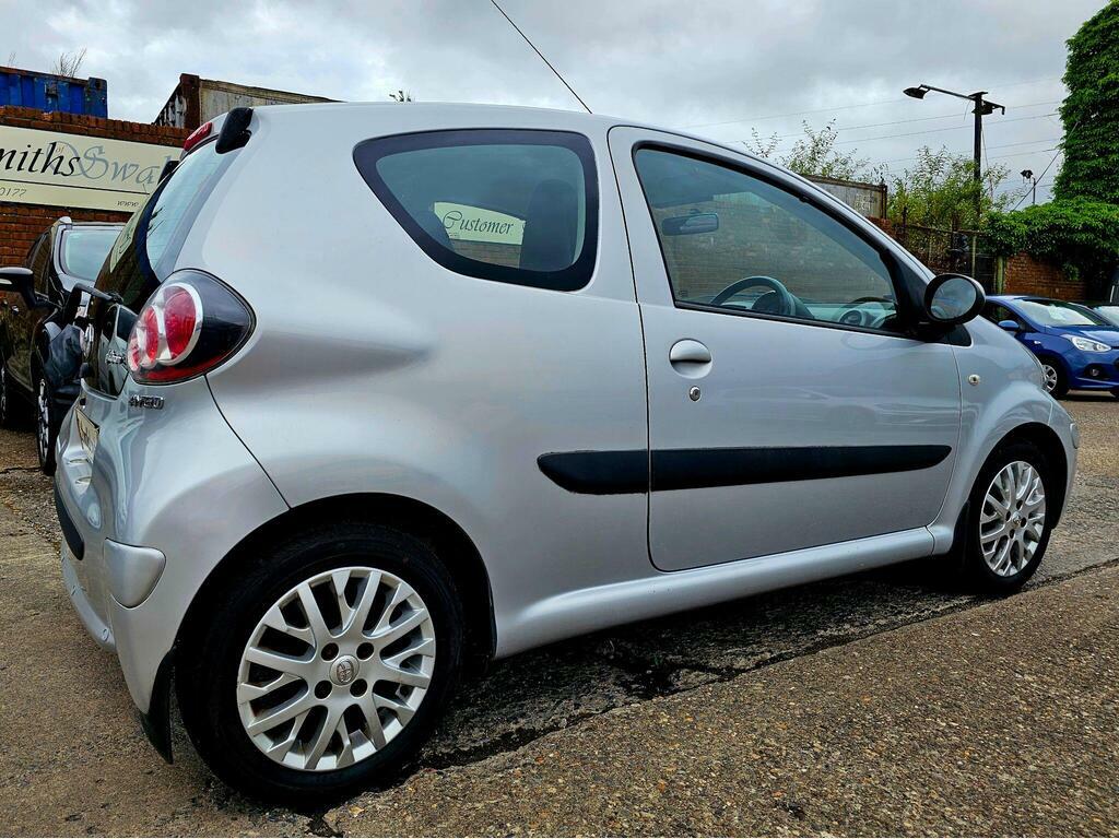 Toyota Aygo 1.0 Blue Vvt-i 67 Bhp Blue #2