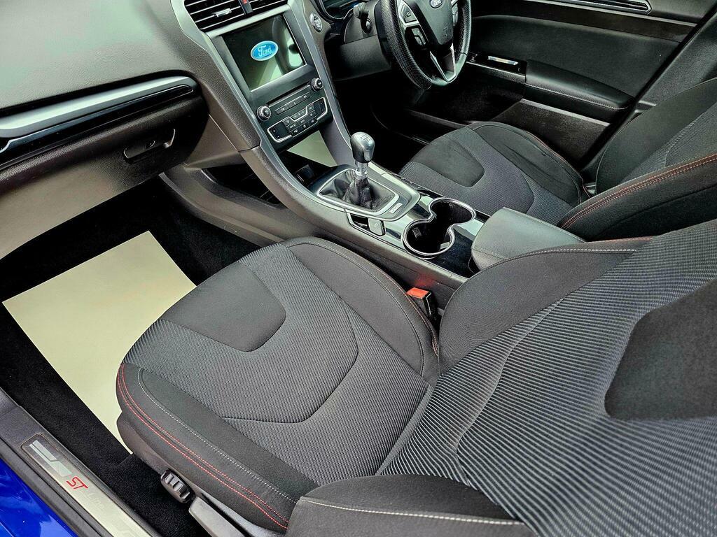 Ford Mondeo Hatchback 1.5T Blue #32