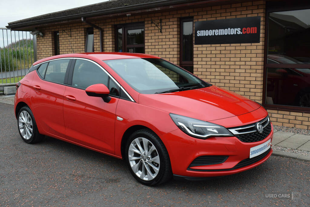 Vauxhall Astra 1.4I 16V Design Red #2