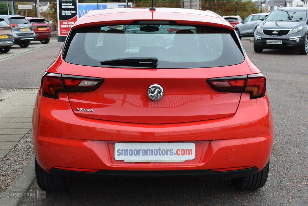 Vauxhall Astra 1.4I 16V Design Red #6