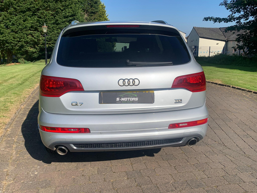 Audi Q7 Automatic White #22