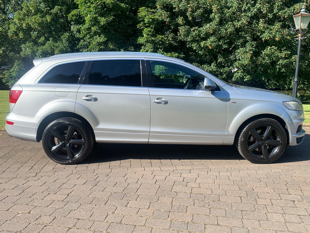 Audi Q7 Automatic White #9