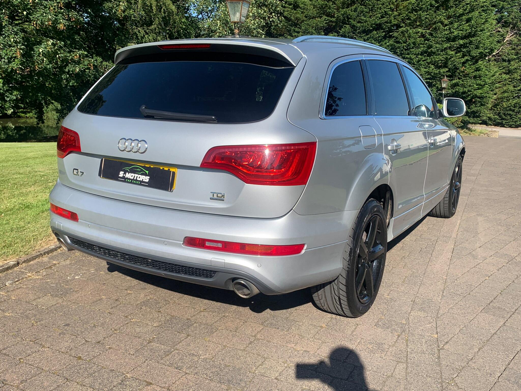 Audi Q7 Automatic White #12