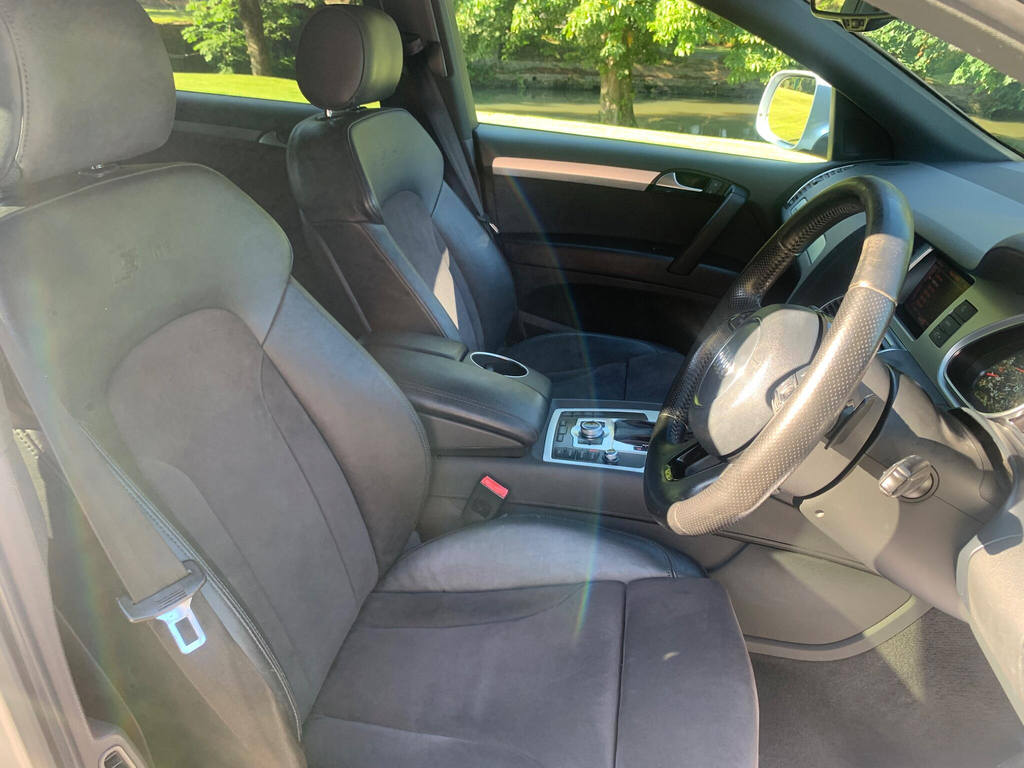 Audi Q7 Automatic White #26