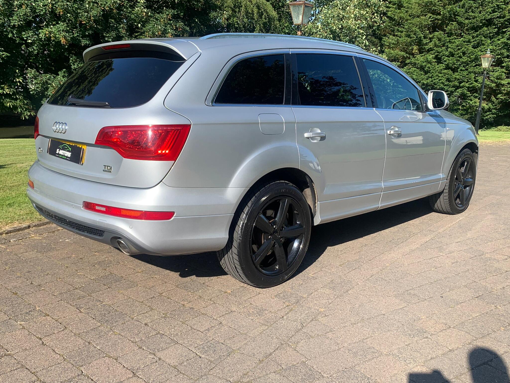 Audi Q7 Automatic White #10
