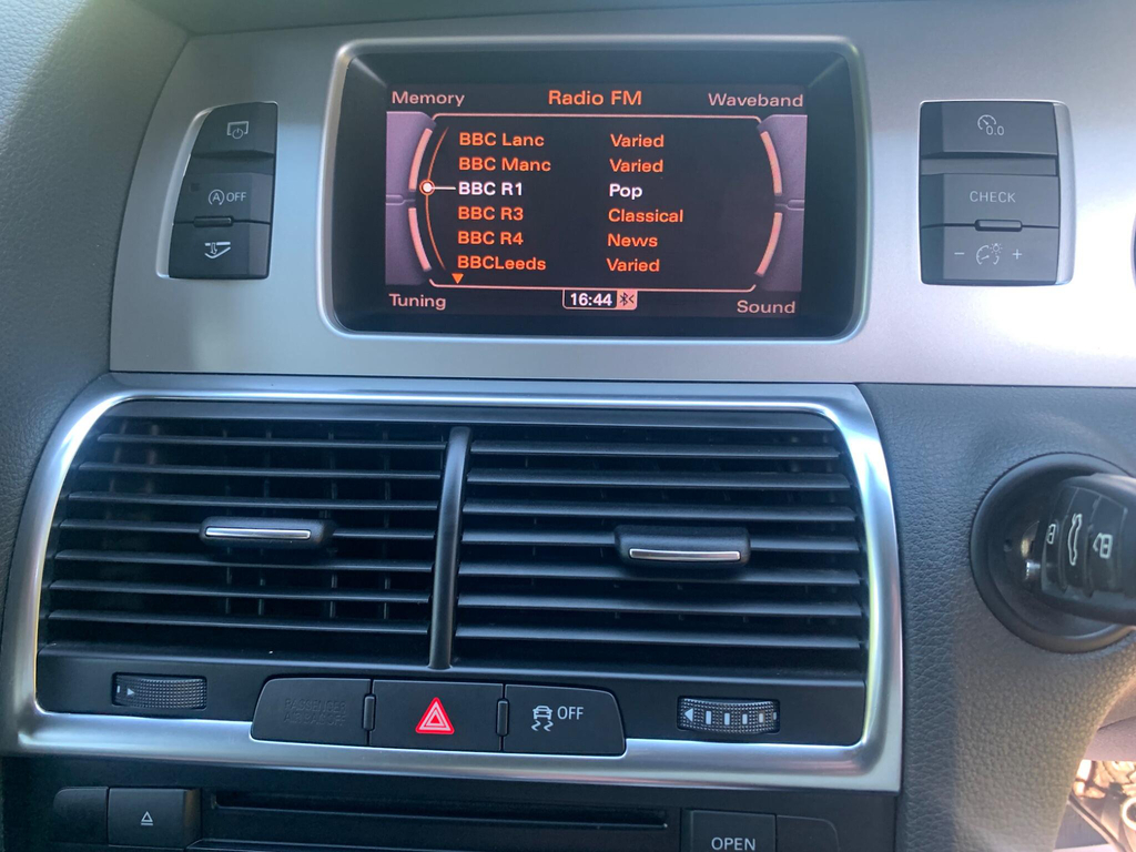 Audi Q7 Automatic White #28